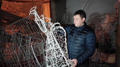 Луцьк почали прикрашати до Нового року: скільки вартує оздоблення міста Луцьк почали прикрашати до Нового року: скільки вартує оздоблення міста