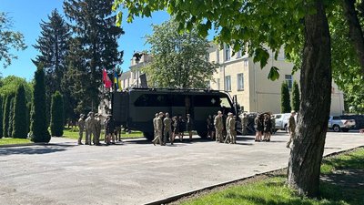 Прикордонники у Луцьку показали військову техніку