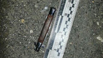 Правоохоронці в Ужгороді затримали людей, які погрожували перехожим ножем Правоохоронці в Ужгороді затримали людей, які погрожували перехожим ножем