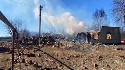 Пошкоджені будинки, школа, фельдшерсько-акушерський пункт: у поліції показали наслідки обстрілів Сумщини Пошкоджені будинки, школа, фельдшерсько-акушерський пункт: у поліції показали наслідки обстрілів Сумщини