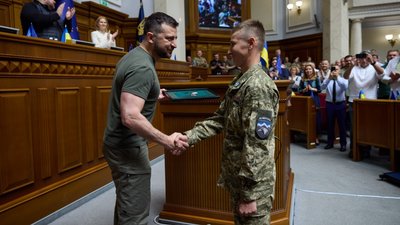 Президент нагородив гранатометницю з Буковини "Хрестом бойових заслуг"