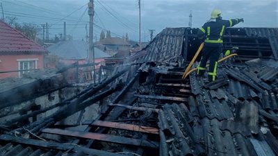 Внаслідок пожежі у будинку на Закарпатті троє людей отримали опіки