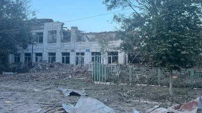 Під завалами у місці видачі гуманітарної допомоги в Оріхові можуть залишатися троє людей Під завалами у місці видачі гуманітарної допомоги в Оріхові можуть залишатися троє людей