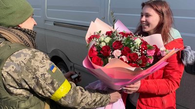 Військовий волинської бригади освідчився коханій Військовий волинської бригади освідчився коханій