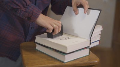 Понад мільйон гривень для захисників: у Вінниці провели книжкові аукціони Понад мільйон гривень для захисників: у Вінниці провели книжкові аукціони
