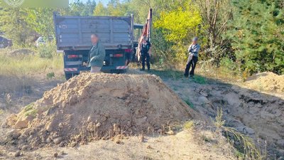 Збирання піску обвинуваченим на Роменщині. 