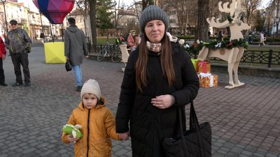 У Франківську провели благодійну коляду на підтримку бійців ЗСУ У Франківську провели благодійну коляду на підтримку бійців ЗСУ