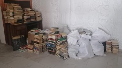 Понад тисяча книг за два дні: ірпінчани збирають книги на потреби ЗСУ