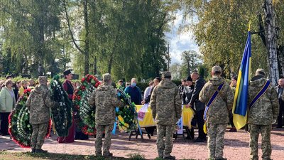 На Житомирщині прощаються із загиблими в авіакатастрофі на Харківщині курсантами (ОНОВЛЮЄТЬСЯ) На Житомирщині прощаються із загиблими в авіакатастрофі на Харківщині курсантами (ОНОВЛЮЄТЬСЯ)