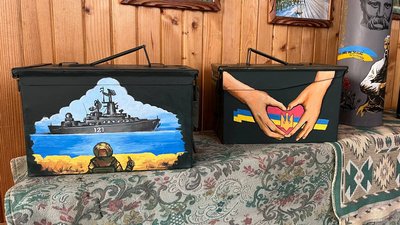 розписані ящики