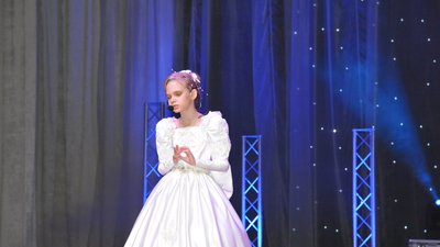 Яна-вокалістка Яна-вокалістка