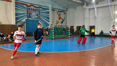 Сумчани стартували на чемпіонаті України з індорхокею Сумчани стартували на чемпіонаті України з індорхокею