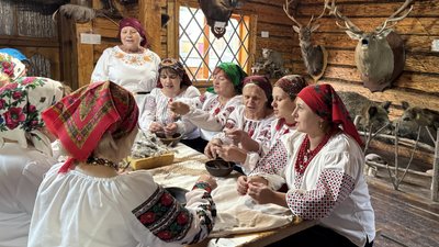 Від ткацтва до сироваріння: у Синевирській громаді провели День місцевих традицій