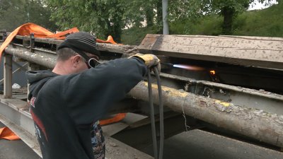 Роботи без аукціону: чому міст біля харківського зоопарку розібрали раніше проведення тендеру Роботи без аукціону: чому міст біля харківського зоопарку розібрали раніше проведення тендеру