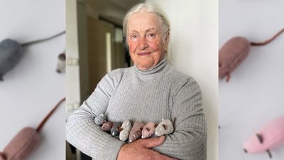 Мені так хочеться додому: переселенка з Миколаєва продає мишенят біля столичного метро Мені так хочеться додому: переселенка з Миколаєва продає мишенят біля столичного метро