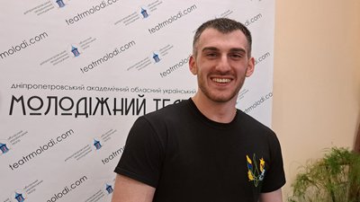"Війна показала, що людям потрібна емпатія". До Дніпра приїхав театр, створений переселенцем з Луганська Гіо Пачкарією "Війна показала, що людям потрібна емпатія". До Дніпра приїхав театр, створений переселенцем з Луганська Гіо Пачкарією