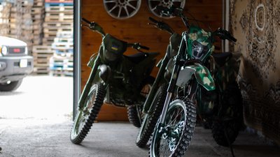 Одеський волонтер купив два позашляховики і три мотоцикли для ЗСУ Одеський волонтер купив два позашляховики і три мотоцикли для ЗСУ