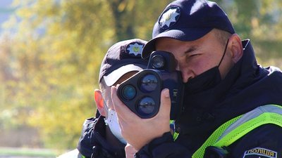 Полтавські патрульні фіксують перевищення швидкості водіями