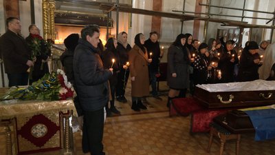 У Луцьку попрощалися із 31-річним бійцем Максимом Омельчуком У Луцьку попрощалися із 31-річним бійцем Максимом Омельчуком