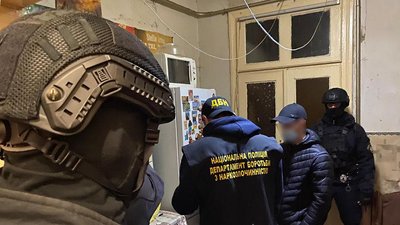 Трьох волинян, які причетні до виготовлення амфетаміну у нарколабораторіях, взяли під варту Трьох волинян, які причетні до виготовлення амфетаміну у нарколабораторіях, взяли під варту
