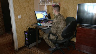 Військовий із Корюківки здобуває нову професію: як працює програма для учасників бойових дій та осіб з інвалідністю Військовий із Корюківки здобуває нову професію: як працює програма для учасників бойових дій та осіб з інвалідністю