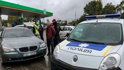 Поранення та викрадення людини. Жителя Кіровоградщини підозрюють у стрілянині в Полтаві