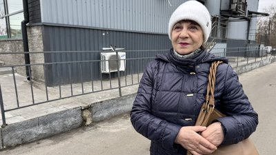 У Полтаві утворилась 1,5-метрова яма на місці для парковки для людей з інвалідністю У Полтаві утворилась 1,5-метрова яма на місці для парковки для людей з інвалідністю