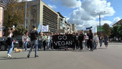 "Захистити тих, хто не може захистити себе". В Івано-Франківську пройшов марш за тварин "Захистити тих, хто не може захистити себе". В Івано-Франківську пройшов марш за тварин