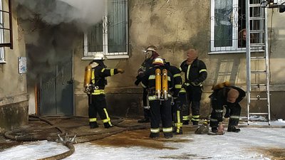 На Дніпропетровщині через пожежу евакуювали мешканців під’їзду На Дніпропетровщині через пожежу евакуювали мешканців під’їзду