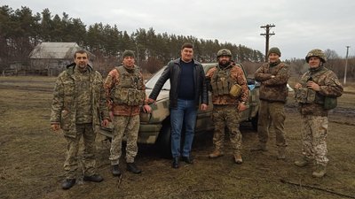 Пошашляховик, теплі речі та домашні смаколики. Ярунська громада із Житомирщини передала військовим допомогу на фронт Пошашляховик, теплі речі та домашні смаколики. Ярунська громада із Житомирщини передала військовим допомогу на фронт
