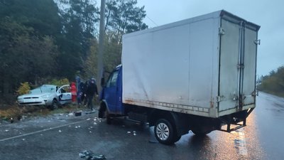 В аварії на Харківщині загинуло подружжя та їхня шестирічна дитина В аварії на Харківщині загинуло подружжя та їхня шестирічна дитина