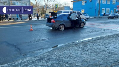 У Сумах біля 19 школи сталася аварія з маршруткою У Сумах біля 19 школи сталася аварія з маршруткою