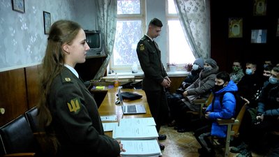 Зацікавлюють йти до війська – у Житомирі курсанти зустрілись із старшокласниками Зацікавлюють йти до війська – у Житомирі курсанти зустрілись із старшокласниками