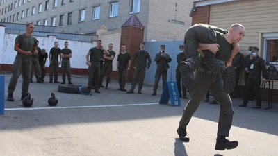 У Херсоні нацгвардійці провели змагання до Дня фізичної культури та спорту