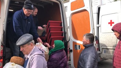 Волонтери з Рівного відправляють продуктові набори у гарячі точки Волонтери з Рівного відправляють продуктові набори у гарячі точки