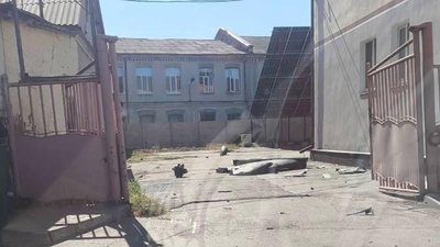 Атакували Ніжин російські безпілотники: уламки впали в центрі міста