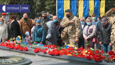 У Сумах відзначили День перемоги над нацизмом у Другій світовій війні У Сумах відзначили День перемоги над нацизмом у Другій світовій війні