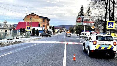 ДТП на Івано-Франківщині. Під автівку 19-річного водія потрапила жінка-пішохід