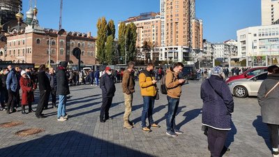 У Києві відкрили пункт вакцинації на "Олімпійському". Щеплення хочуть зробити вже кількасот людей У Києві відкрили пункт вакцинації на "Олімпійському". Щеплення хочуть зробити вже кількасот людей