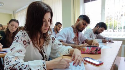 Як у Франківську студенти-медики писали Радіодиктант національної єдності