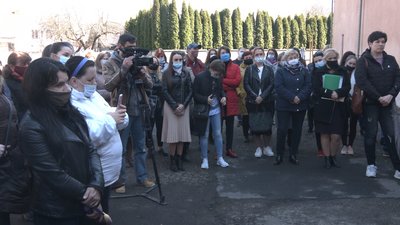 Коломийську гімназію № 10 хочуть закрити. Батьки і педагоги проти Коломийську гімназію № 10 хочуть закрити. Батьки і педагоги проти