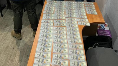 На Одещині двох чоловіків підозрюють у спробі підкупити прикордонника за пропуск родича до Молдови На Одещині двох чоловіків підозрюють у спробі підкупити прикордонника за пропуск родича до Молдови