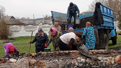 "Це лише початок". Парафіяни про Великоднє богослужіння на місці згорілої церкви в Бірках на Кіровоградщині "Це лише початок". Парафіяни про Великоднє богослужіння на місці згорілої церкви в Бірках на Кіровоградщині