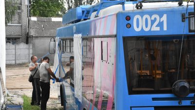 На миколаївські лінії вийдуть відновлені після обстрілів тролейбуси На миколаївські лінії вийдуть відновлені після обстрілів тролейбуси