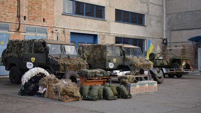 Гуртом збирали гроші: з Черкас на передову передали дрони та два спецавтомобілі
