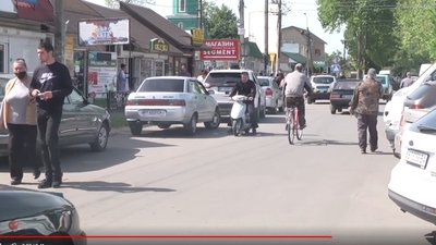 Мітинг під міською радою. У Голій Пристані працівники промислового ринку вимагають роботи Мітинг під міською радою. У Голій Пристані працівники промислового ринку вимагають роботи