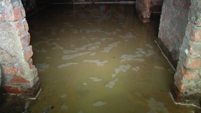 У Житомирі з укриття вкрали електропроводку та крани з водопровідних труб У Житомирі з укриття вкрали електропроводку та крани з водопровідних труб