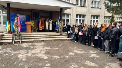 На Закарпатті відкрили меморіальні дошки полеглому прикордоннику Дмитру Шепелеву На Закарпатті відкрили меморіальні дошки полеглому прикордоннику Дмитру Шепелеву