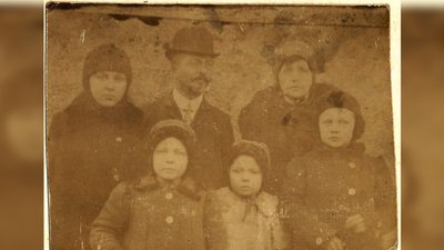 У Франції чернігівку прихистили нащадки вчителя, який вік тому тікав з Чернігова через більшовиків У Франції чернігівку прихистили нащадки вчителя, який вік тому тікав з Чернігова через більшовиків