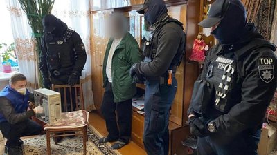 Поліція викрила групу педофілів, які знімали відео розбещення дітей і викладали в інтернет Поліція викрила групу педофілів, які знімали відео розбещення дітей і викладали в інтернет